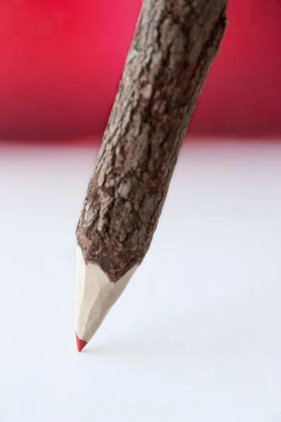 Kırmızı kalem kırmızı ve beyaz arka plan — Stok fotoğraf