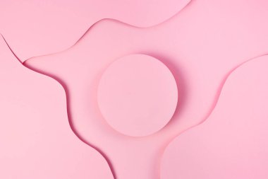 Kağıt tasarım sanatı kavramı. Pembe arkaplandaki ses düzeyi podyumu, metin için alanı kopyala
