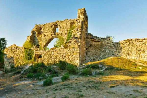 Los Restos Fortificaciones Muro Fortaleza Las Montañas Crimea Mangup Kale — Foto de Stock
