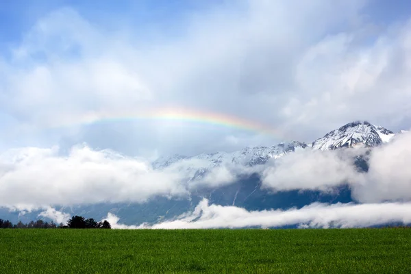 Arco iris en los Alpes —  Fotos de Stock