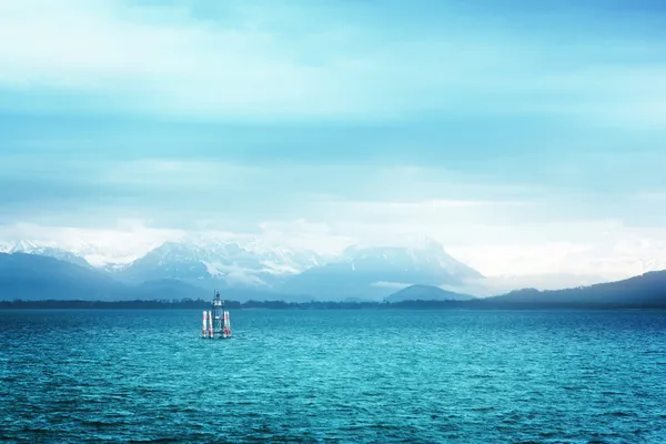 Vista surrealista del Bodensee con los Alpes en el fondo —  Fotos de Stock