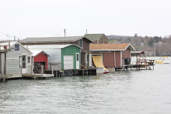 Łódź domy graniczących canandaigua lake w stanie Nowy Jork — Zdjęcie stockowe