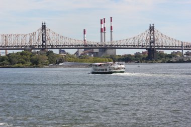 circleline new York'ta queensboro Köprüsü yakınlarında tekne gezisi