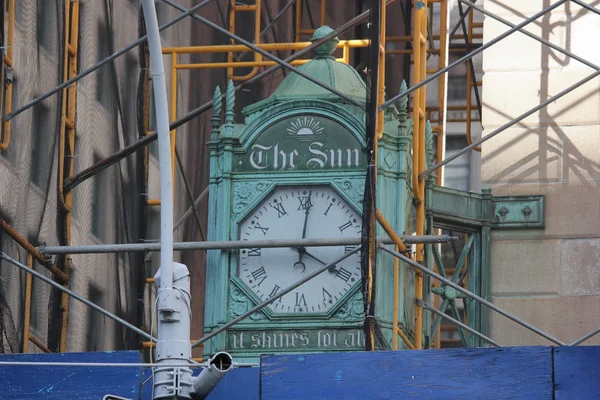 Fermeture détaillée de l'horloge historique du Sun Building à New York — Photo