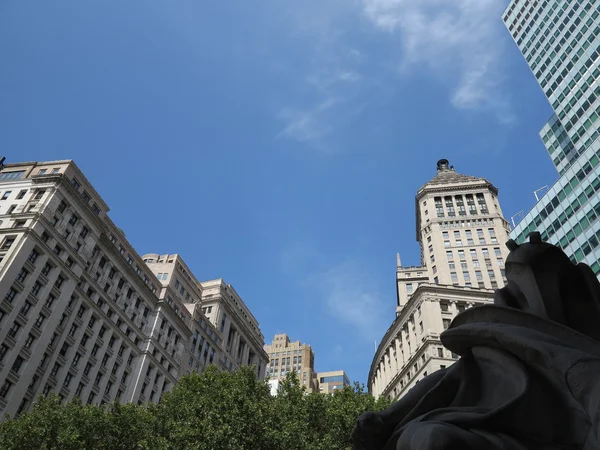 Historic architecture viewed from the steps of the Old Customs House in New York — Stock Photo, Image