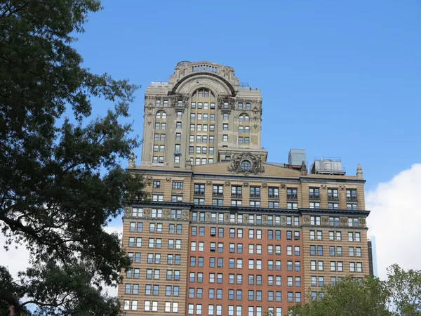 Whitehall gebouw gezien vanuit battery park in new york — Stockfoto