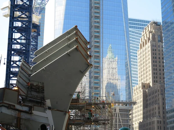 A construção continua na estação de transporte perto da Freedom Tower em Nova York — Fotografia de Stock