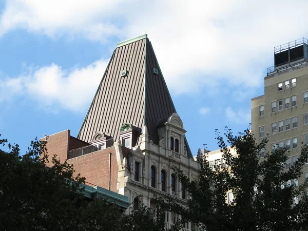 Hermosa arquitectura vista cerca del City Hall Park en la ciudad de Nueva York — Foto de Stock