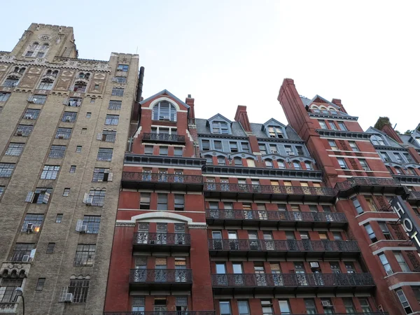 La façade de l'hôtel Chelsea montre un travail de brique complexe à New York — Photo