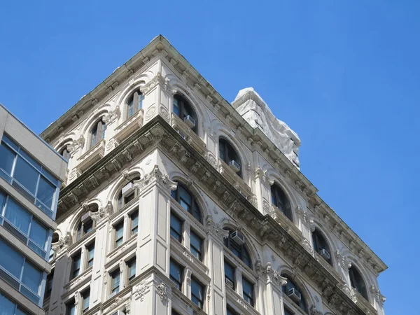 Arquitectura intrincada e histórica en el SoHo Área de Manhattan en la ciudad de Nueva York — Foto de Stock