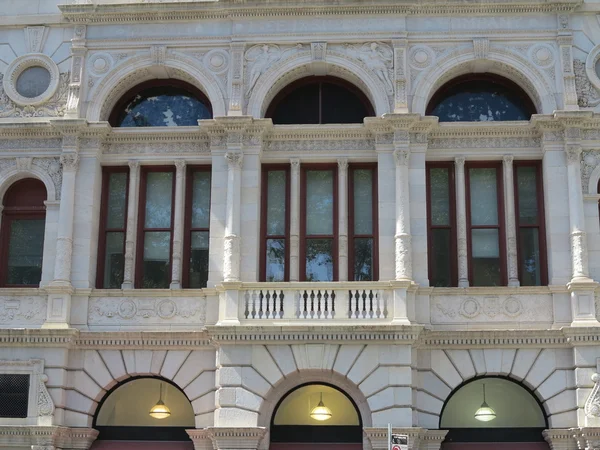 Home Life Insurance Building Exterior showing intricate architectural details — Stock Photo, Image