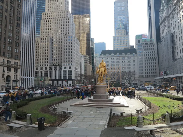 WT Sherman Bronze Statue at 59th Street Near Central Park in New York City — стоковое фото