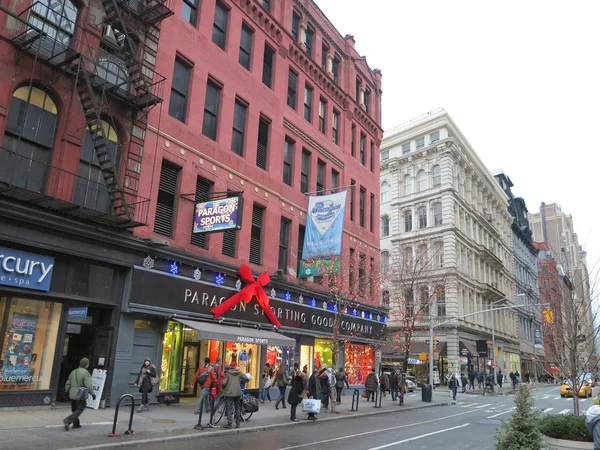 Shopping and Businesses near Union Square Park in New York — Stock Photo, Image