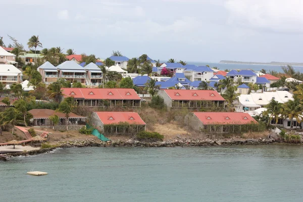 Colorful beach villa resort properties near Dawn Beach and Oyster Pond in St. Martin — Stock Photo, Image