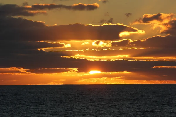 Zonsopgang boven het Caribisch gebied bij dageraad de omgeving van de vijver van de oester van de beach in st. martin — Stockfoto