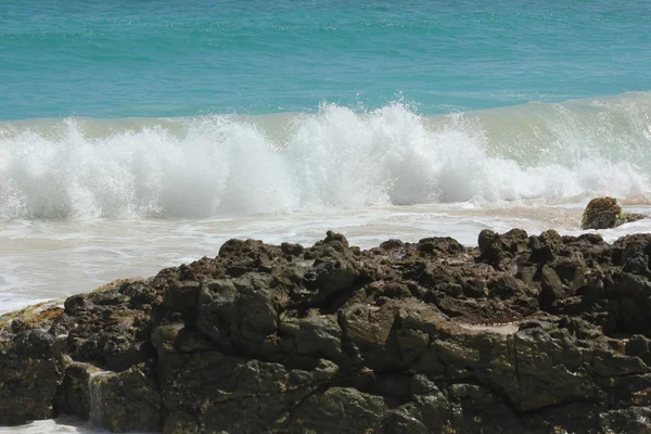 Crashing Waves of the Caribbean at Dawn Beach in St. Martin — Stock Photo, Image