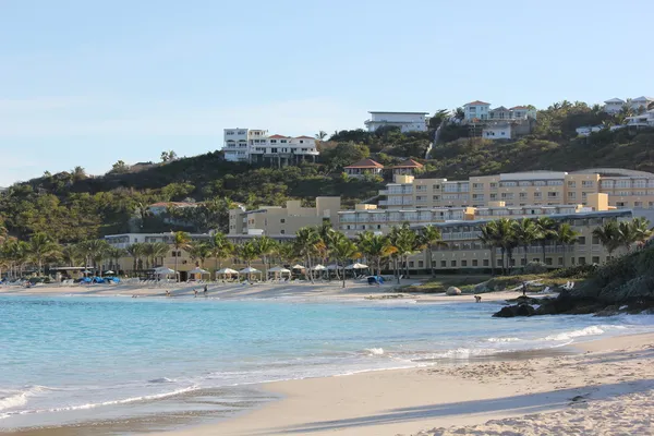 Westin Resort Area with waves of the caribbean at Dawn Beach, St. Martin — Stock Photo, Image