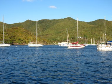 bay simpson St Maarten mavi gökyüzü ile bir yanardağ zemin yatlar