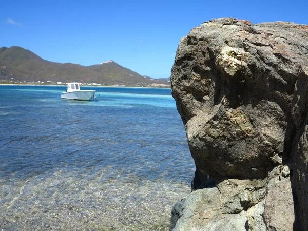 La reserva natural francesa en St. Maarten con hermoso mar caribeño —  Fotos de Stock