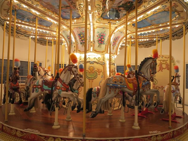 Carousel or Merry Go Around Ride at ice cream business in St. Maarten — Stock Photo, Image