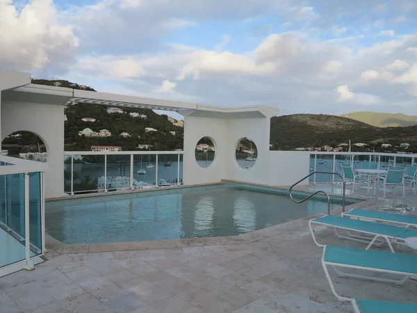 Swimming Pool at Lighthouse Resort in Dawn Beach, St. Maarten — Stock Photo, Image