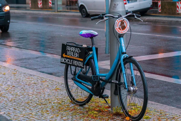 Debajo Calle Linden Berlín Alemania Bicicletas Compartidas — Foto de Stock