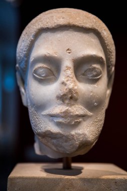 Müze Adası, Berlin, Almanya, sergi salonu, sergilenen taş heykeller