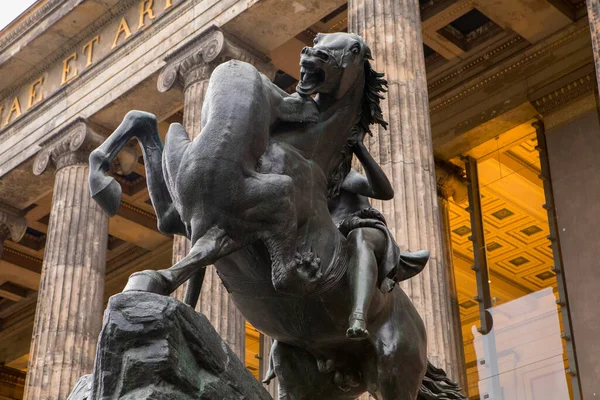 Estatua Diosa Batalla Frente Museo Isla Los Museos Berlín Alemania —  Fotos de Stock