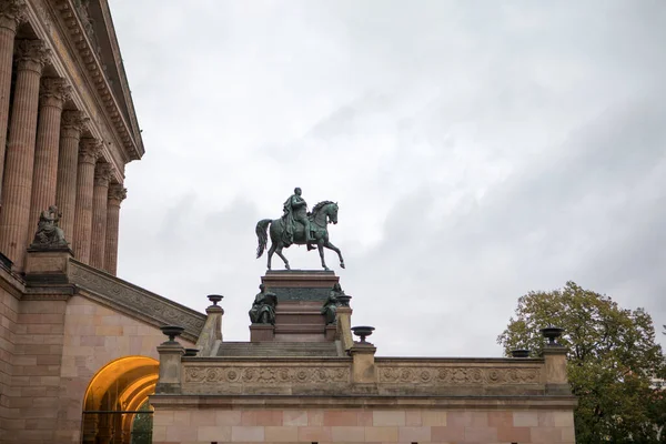 Estátua Frente Museu Ilha Museu Berlim Alemanha — Fotografia de Stock
