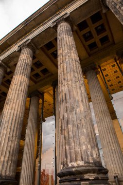 Berlin, Almanya 'daki Alman Müzesi Adası' ndaki Antik Roma sütunu