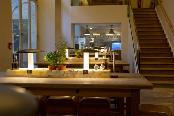 Berlin, Almanya, İtalyan açık büfe restoranı