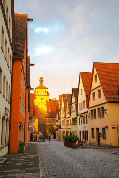 Der Alte Uhrturm Den Straßen Der Märchenstadt Rothenburg Deutschland — Stockfoto