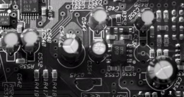 Teknoloji ürünlerindeki devre kartlarını kapat