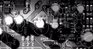 Teknoloji ürünlerindeki devre kartlarını kapat