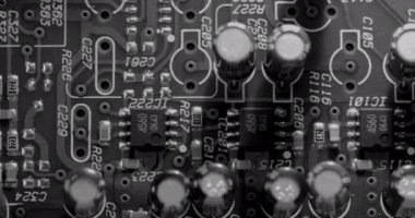 Teknoloji ürünlerindeki devre kartlarını kapat