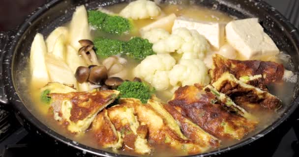 Jantar Pote Quente Japonês Quente Omelete — Vídeo de Stock