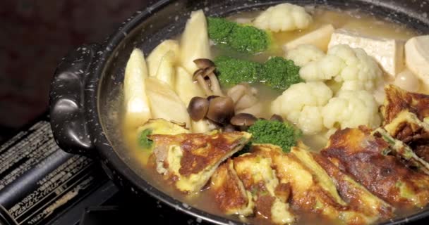 Jantar Pote Quente Japonês Quente Omelete — Vídeo de Stock