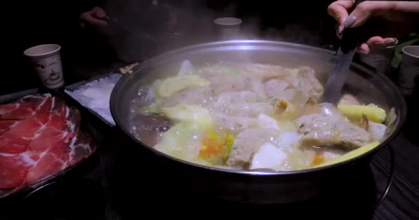 Hete Taiwanese Shacha Hot Pot — Stockvideo