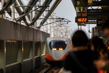 High-speed railway station, people waiting on the platform waiting for the train to enter the station