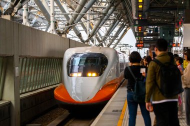 High-speed railway station, people waiting on the platform waiting for the train to enter the station