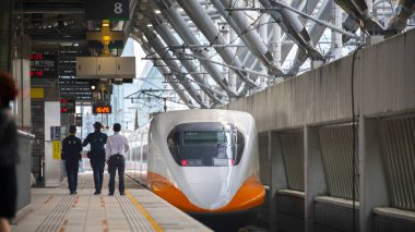 High-speed railway station, people waiting on the platform waiting for the train to enter the station
