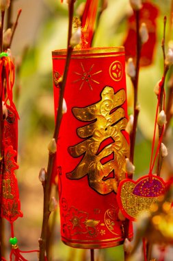 Geleneksel Çin Bahar Festivali süslerinin çeşitli şekilleri (metin: hepsi hayırlı kelimeler))