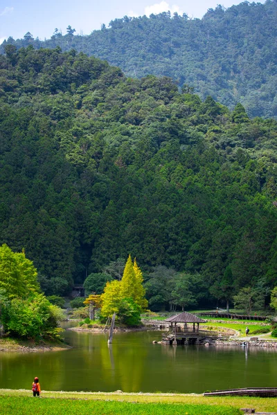 台湾依兰县明池森林与山地湖是一个有名的旅游胜地 — 图库照片