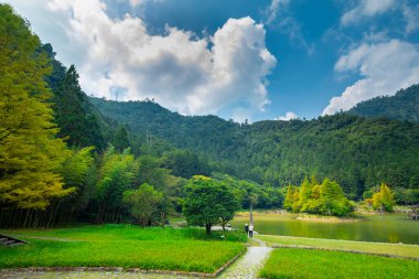 Orman ve dağ gölleri, Mingchi, Yilan County, Tayvan, ünlü bir turistik merkezdir.