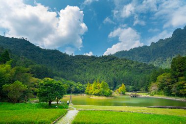 Orman ve dağ gölleri, Mingchi, Yilan County, Tayvan, ünlü bir turistik merkezdir.
