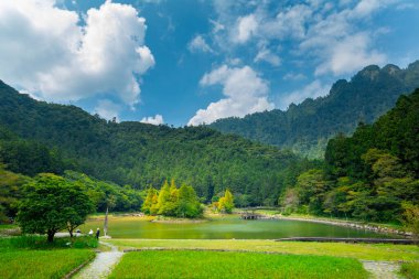 Orman ve dağ gölleri, Mingchi, Yilan County, Tayvan, ünlü bir turistik merkezdir.