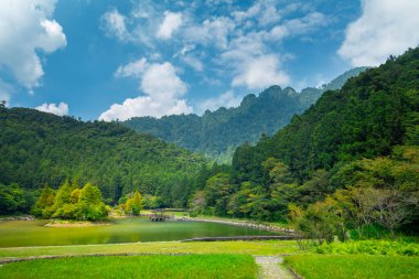 Orman ve dağ gölleri, Mingchi, Yilan County, Tayvan, ünlü bir turistik merkezdir.
