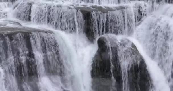 Водопад Шицзяо Тайване — стоковое видео