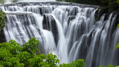 Tayvan 'daki Shifenliao Şelale Parkı
