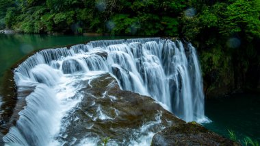 Tayvan 'daki Shifenliao Şelale Parkı